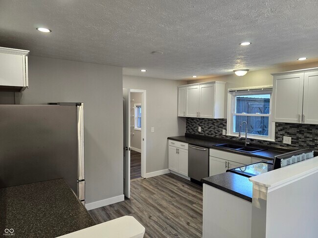 Building Photo - 2115 Dawnshire Dr