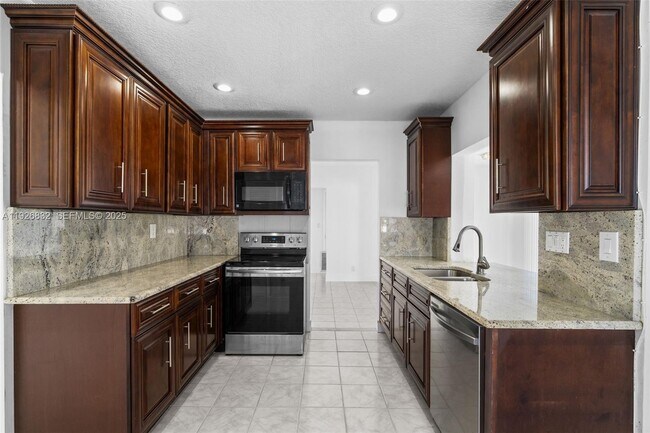 Building Photo - 3925 NW 19th Ave