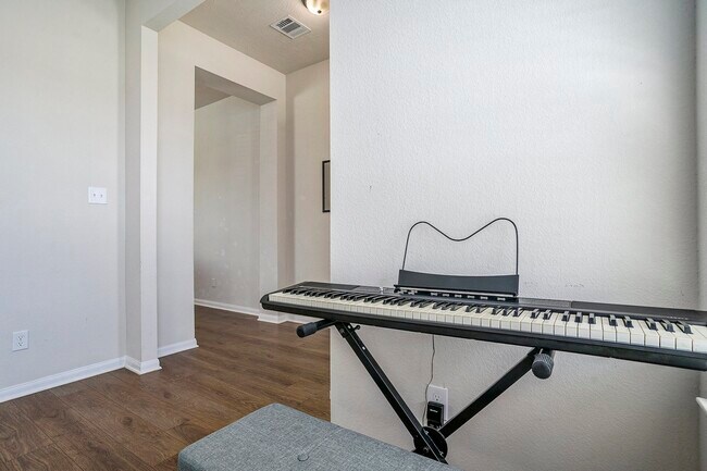 Building Photo - 8302 Tourmaline Wy