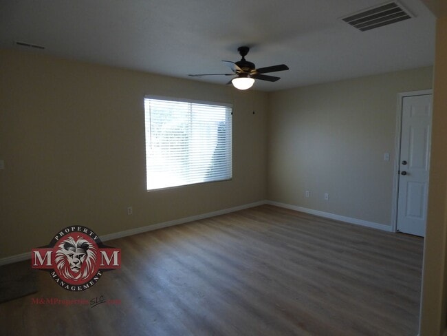 Building Photo - 2 Bd 1.5 Bath Duplex in Millcreek