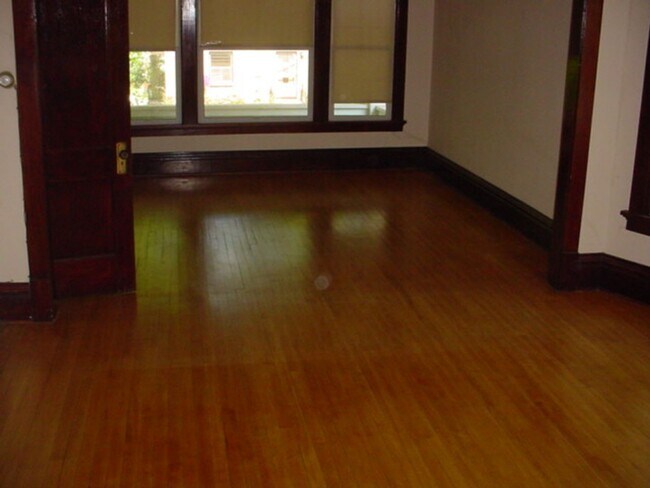 Building Photo - (518) - 819-821 E. Gorham Street