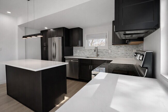 Building Photo - 107 Shoup St