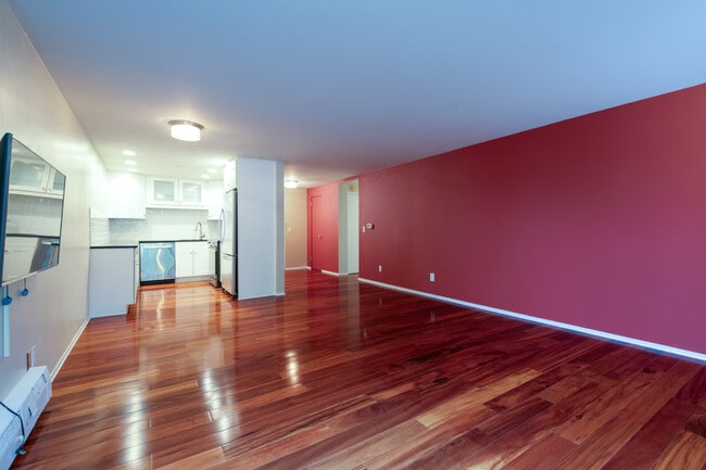 Building Photo - 1600 43rd Ave E