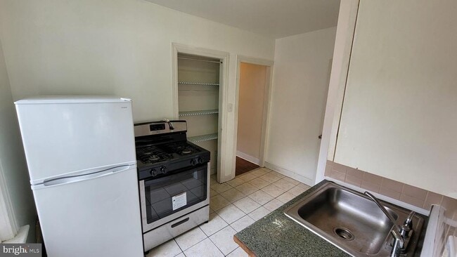 Building Photo - 410 N 6th St