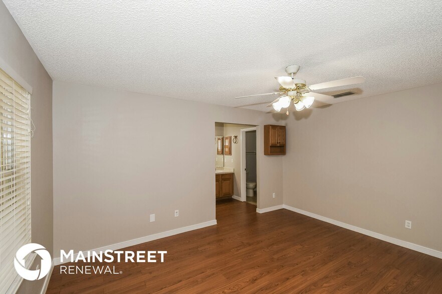 Building Photo - 10450 McGirts Creek Dr