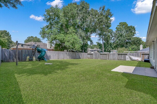 Building Photo - Cozy and quiet 4 bed 2 bath