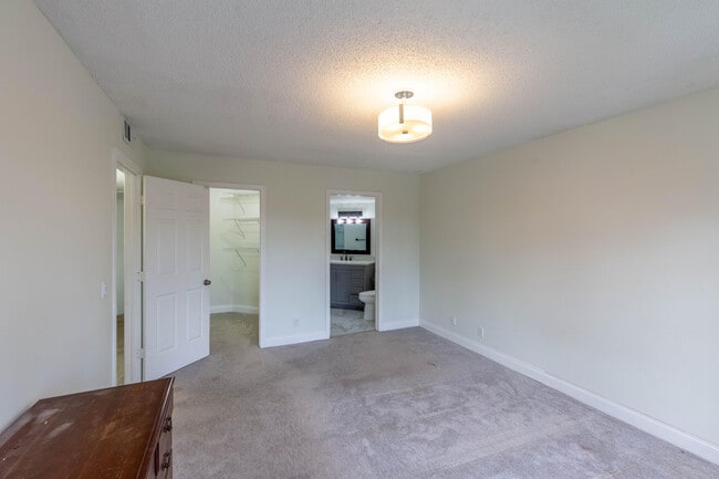 Building Photo - 103 Weybridge Cir