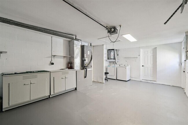 Building Photo - 3513 Landale Dr