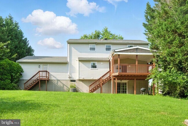 Building Photo - 4739 Bates Dr