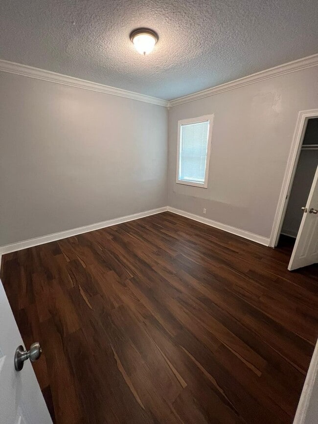 Building Photo - Completely renovated 4/2 Single Family hom...