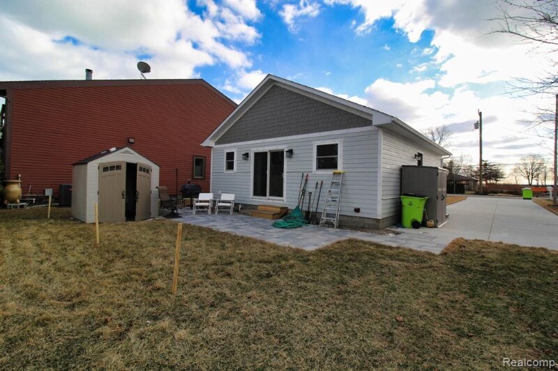 Building Photo - 37752 Huron Pointe Dr