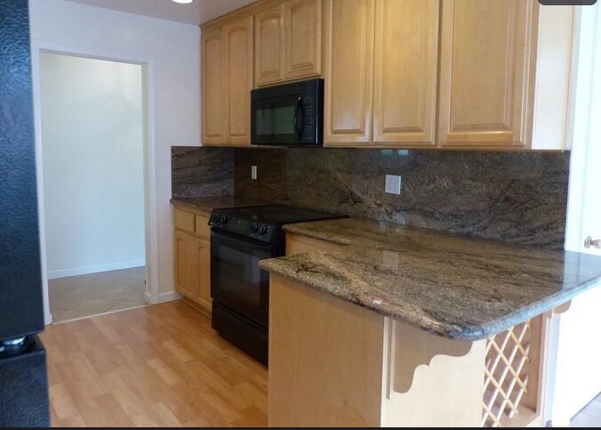 Building Photo - 1548 Heron Ave