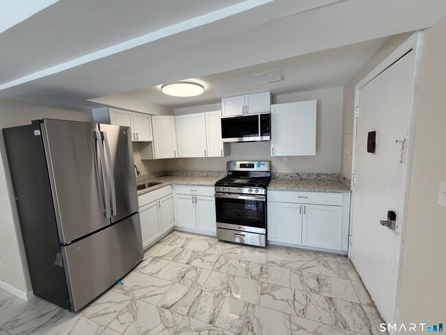 Building Photo - 267 Branford Rd