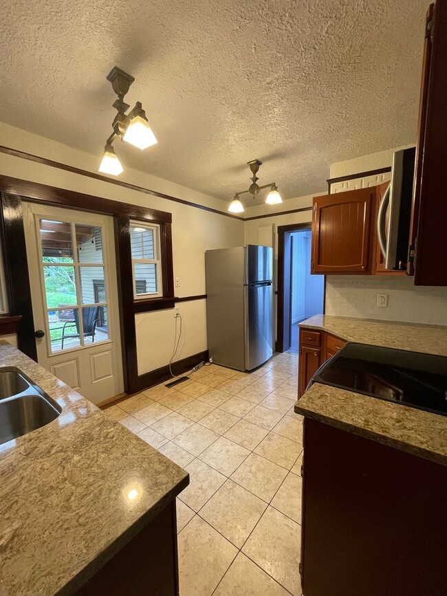 Building Photo - 3 Bedroom House Walking Distance to Purdue University