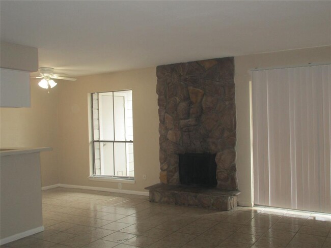 Building Photo - 17331 Red Oak Dr