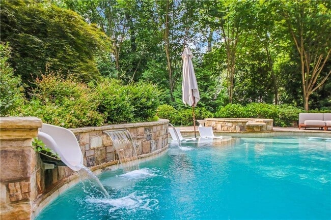 Building Photo - 5265 Peachtree Dunwoody Rd NE