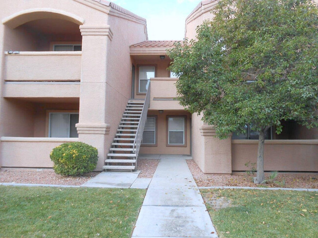 Building Photo - Spacious 1 Bedroom Downstairs Condo in SW ...