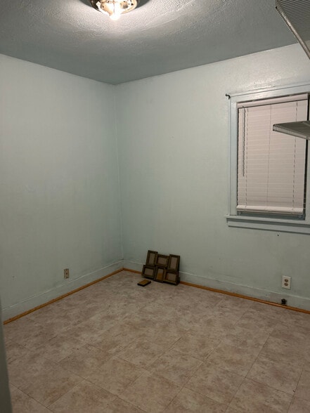 Building Photo - 6405 SE 97th Ave