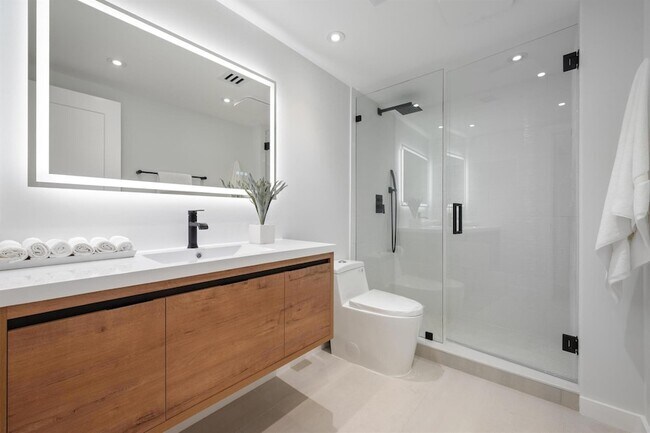 Building Photo - 800 Greensward Ct