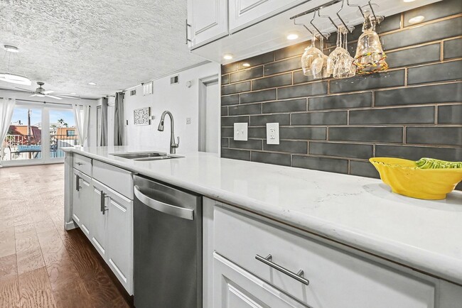 Building Photo - 307 Yacht Club Ln