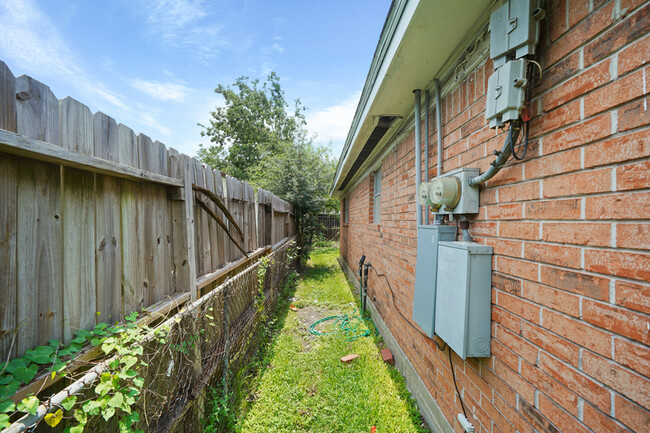 Building Photo - 6116 1/2 Octavia Street