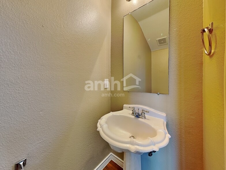 Building Photo - 8923 Wild Rose Ln
