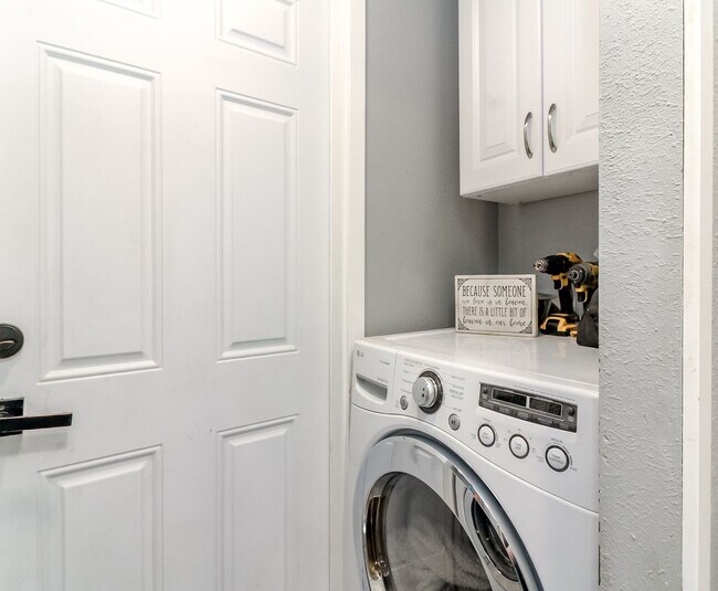 Building Photo - Updated 2 bedroom manufactured home on large corner lot