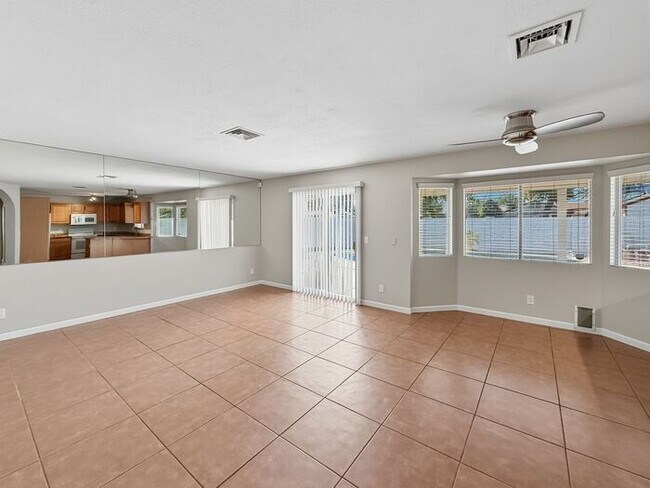 Building Photo - 3 Bedroom Home In Heart of Chandler for Rent