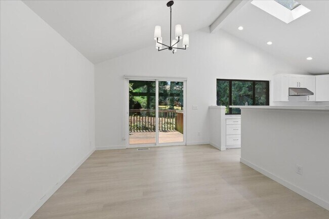 Building Photo - 4bd/2.25ba Kirkland Home
