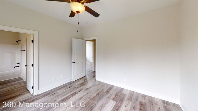 Building Photo - 4 br, 4 bath House - 868 Twin Forks Ave #12