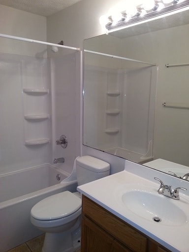 Building Photo - 180 E 12th Ave