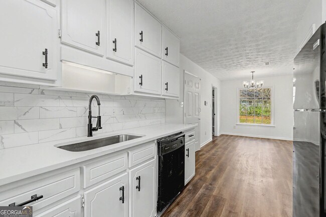 Building Photo - 608 S Jeff Davis Dr