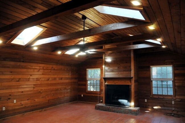 Building Photo - 1278 Fairhill Ln NE
