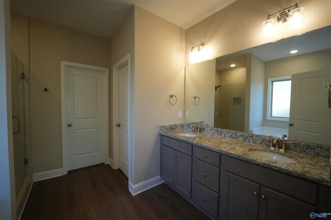 Building Photo - 204 Joan Cir