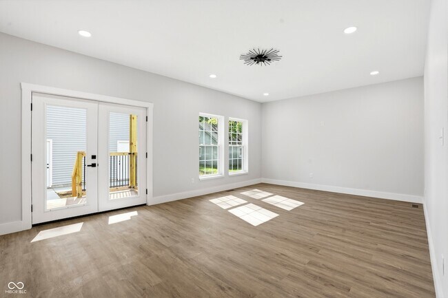 Building Photo - 4623 Rookwood Ave