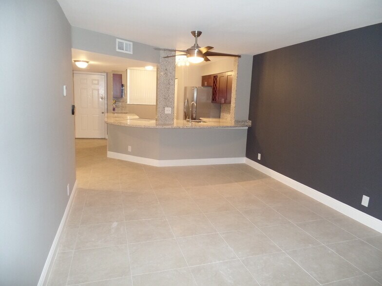 Building Photo - 118 Lake Emerald Dr