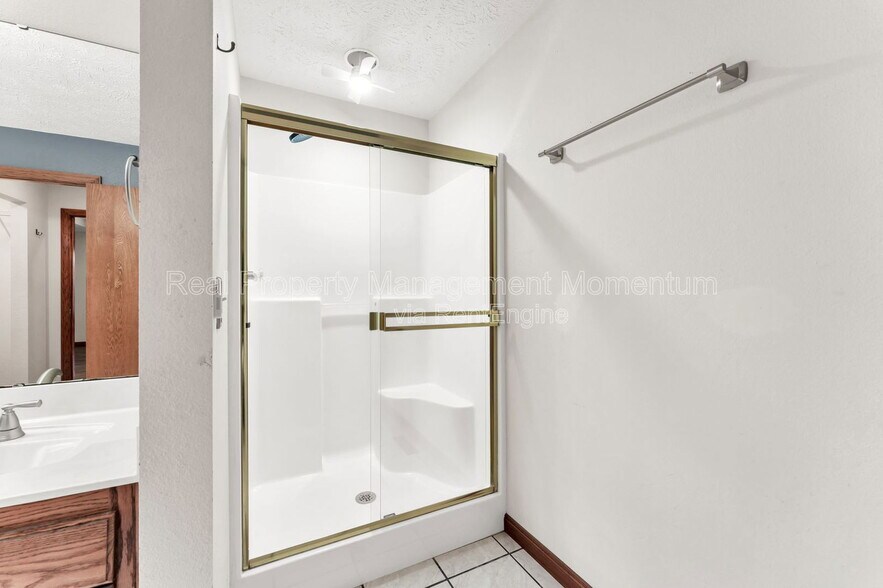 Building Photo - 514 N Ellen St