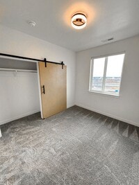 Building Photo - 741 Crystal Crk Rd