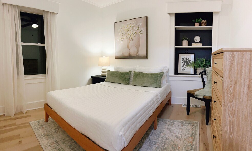 Building Photo - 102 Church St