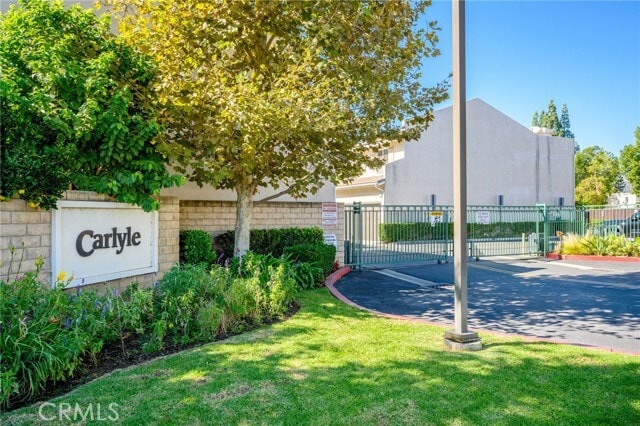 Building Photo - 9001 Owensmouth Ave