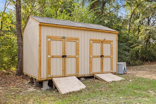 Building Photo - 16747 Timberglen St