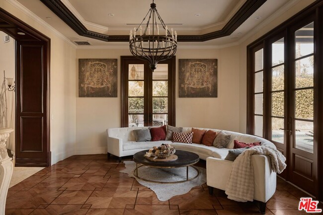 Building Photo - 614 N Palm Dr