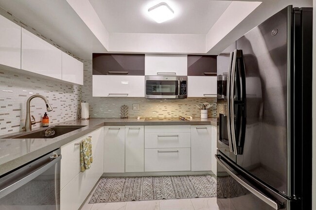 Building Photo - 4310 Village D Dr