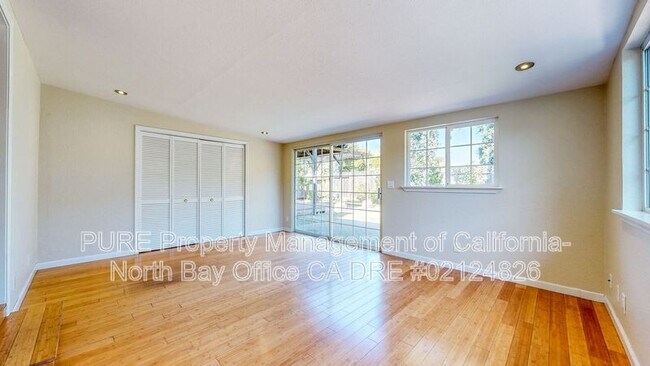 Building Photo - 652 Corlano Ave