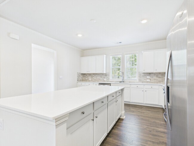 Building Photo - 3 Bed, 3.5 Bath, Finished Basement room, 2 car garage, walkable to Woodstock Middle and High scho...