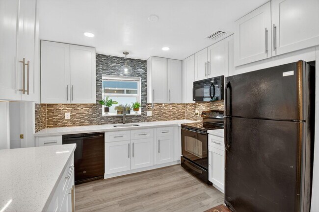 Building Photo - 554 NW 46th St