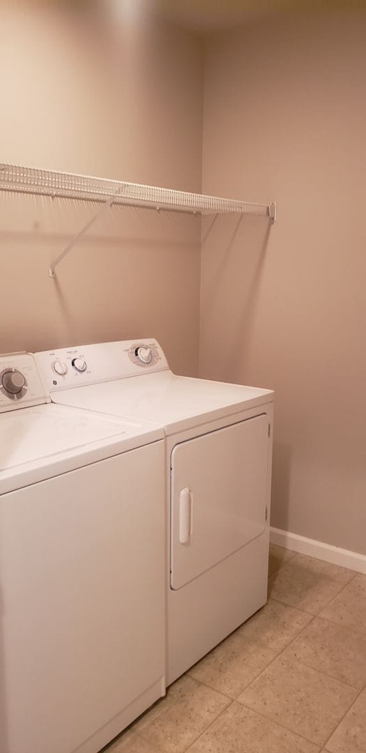 Building Photo - Rare Liberty Lake Townhome in Rocky Hill – 3 Bed, 2.5 Bath End Unit Available July 15th