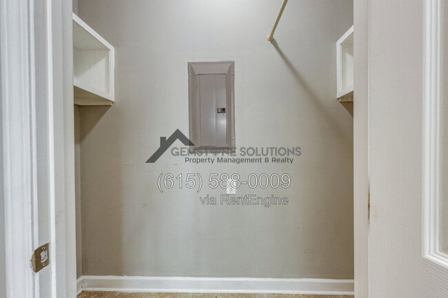 Building Photo - 1012 McKenna Dr