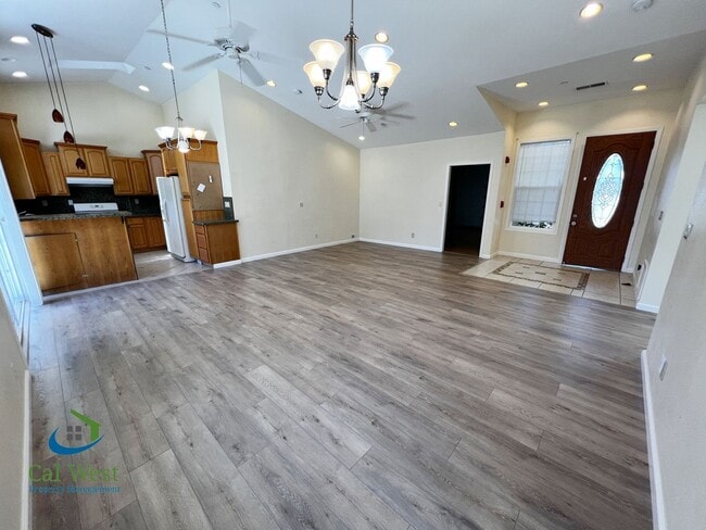 Building Photo - $5800 - Spacious 5 Beds 4 baths with large...