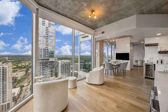 Building Photo - 360 Nueces St